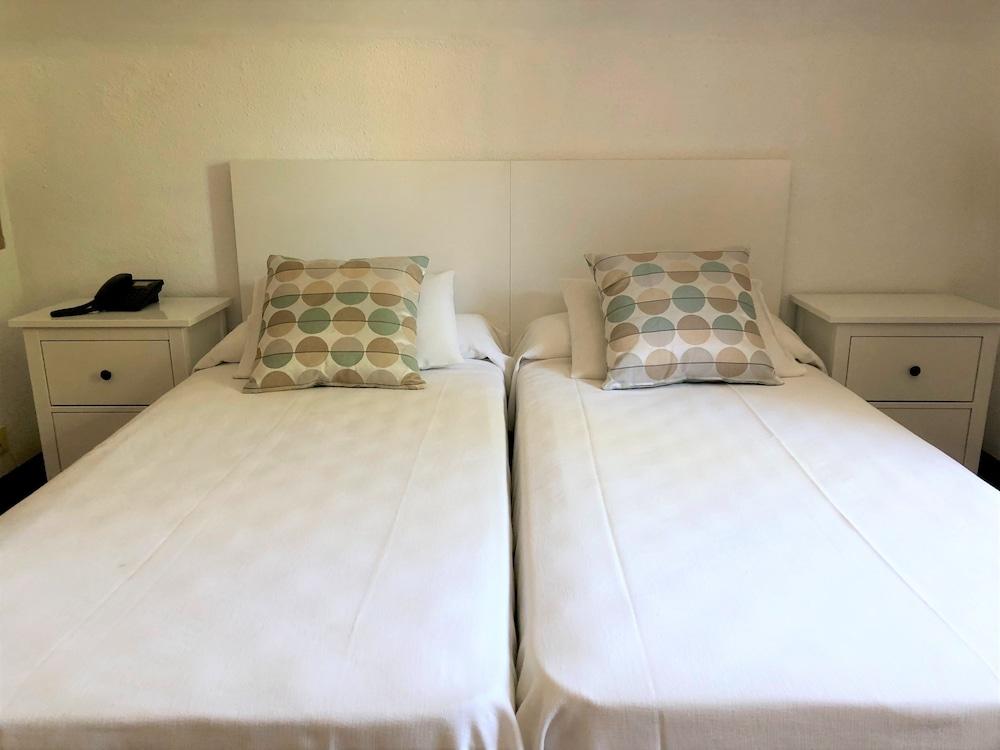 Hotel Capri 시체스 외부 사진